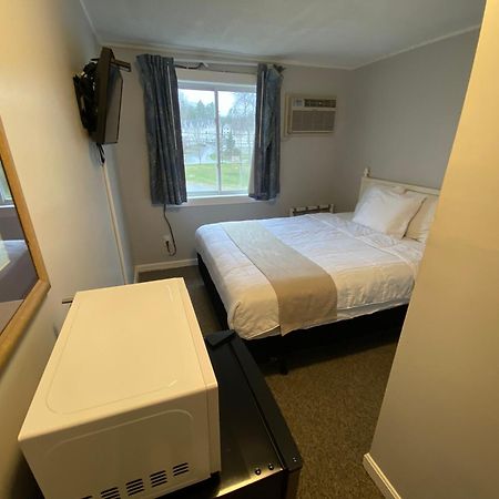 Winnisquam Lake Inn Тилтън Екстериор снимка