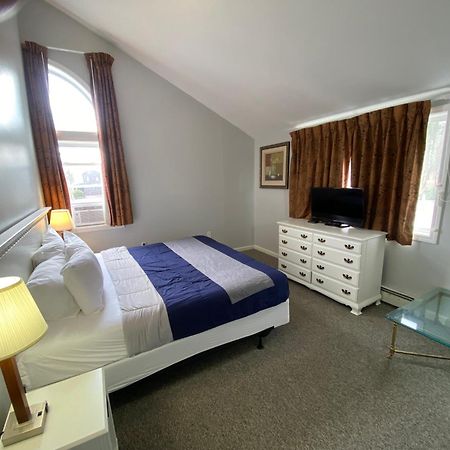 Winnisquam Lake Inn Тилтън Екстериор снимка