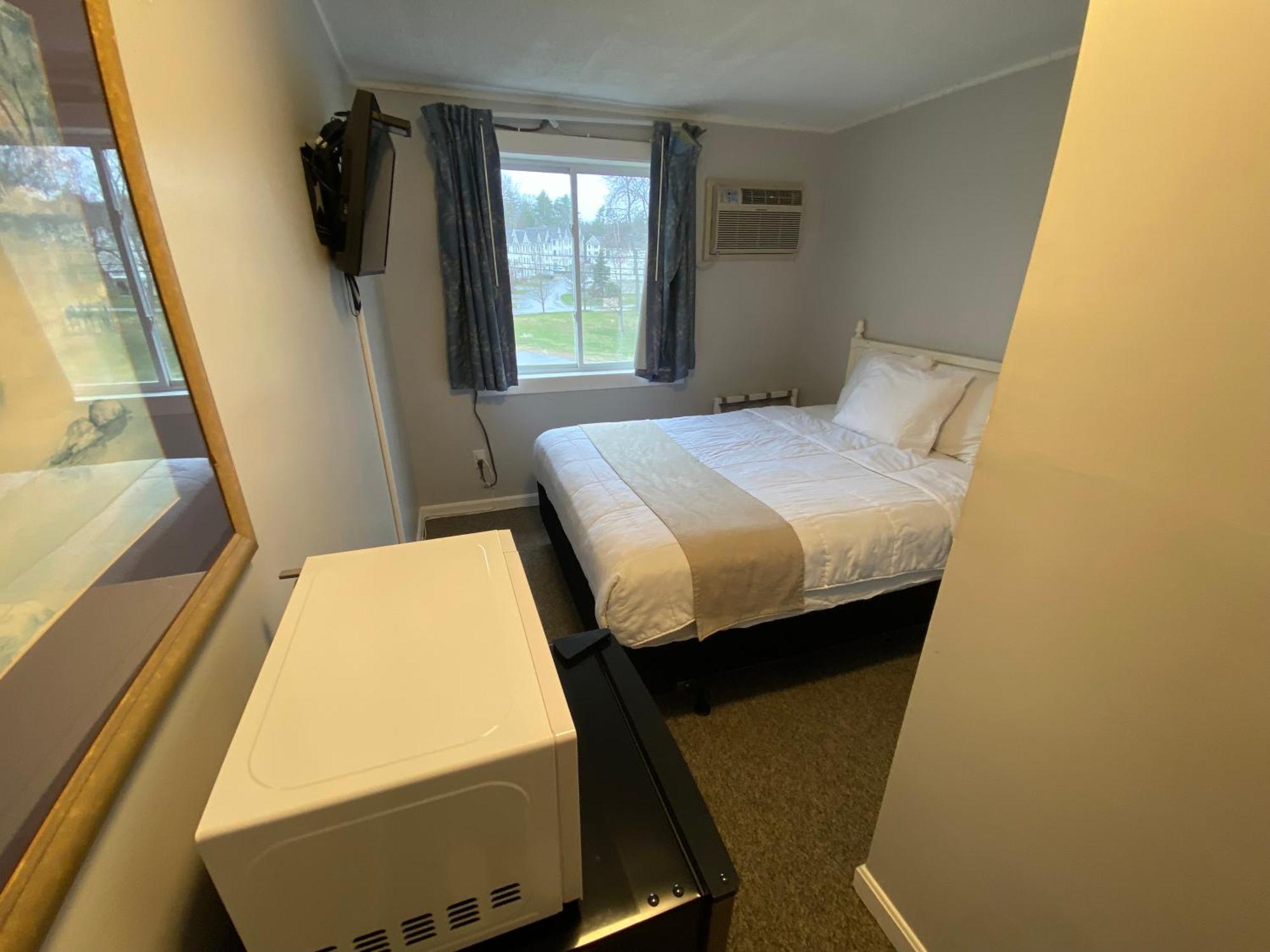 Winnisquam Lake Inn Тилтън Екстериор снимка