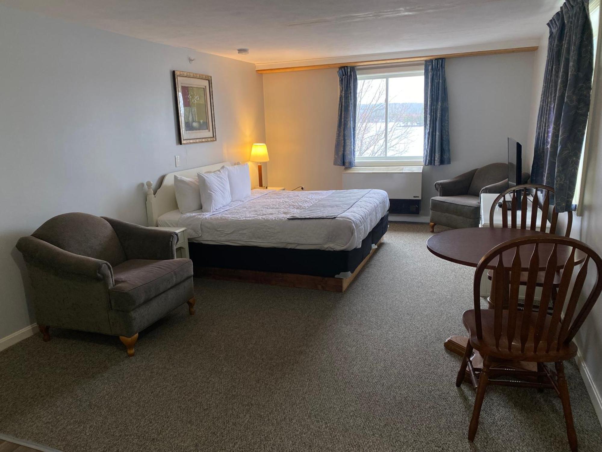 Winnisquam Lake Inn Тилтън Екстериор снимка