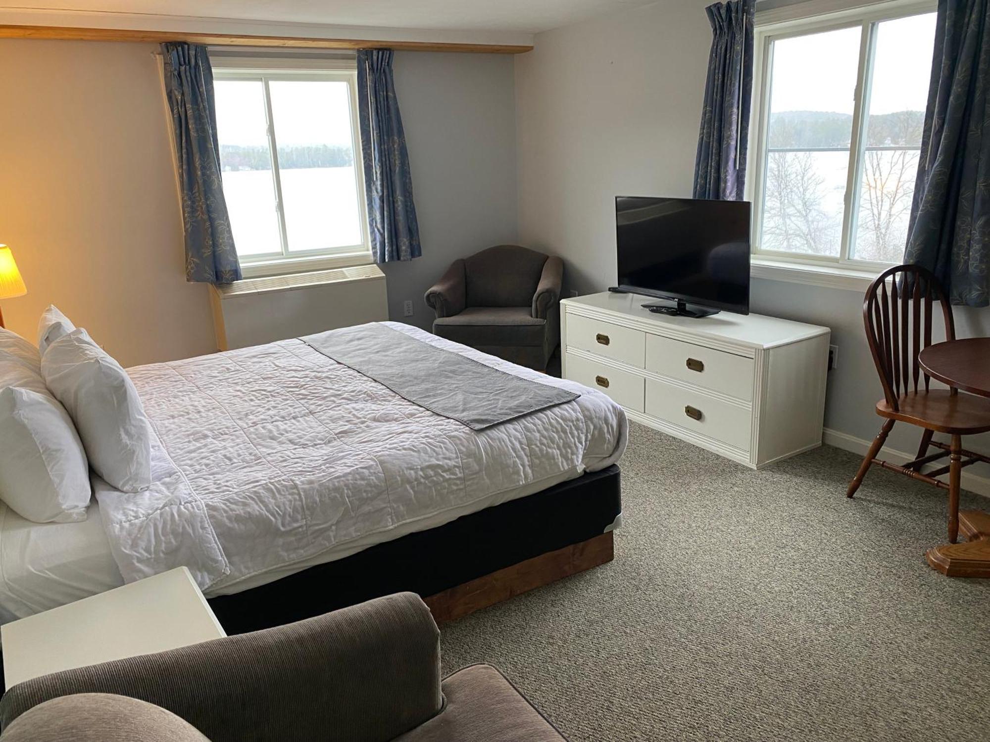 Winnisquam Lake Inn Тилтън Екстериор снимка