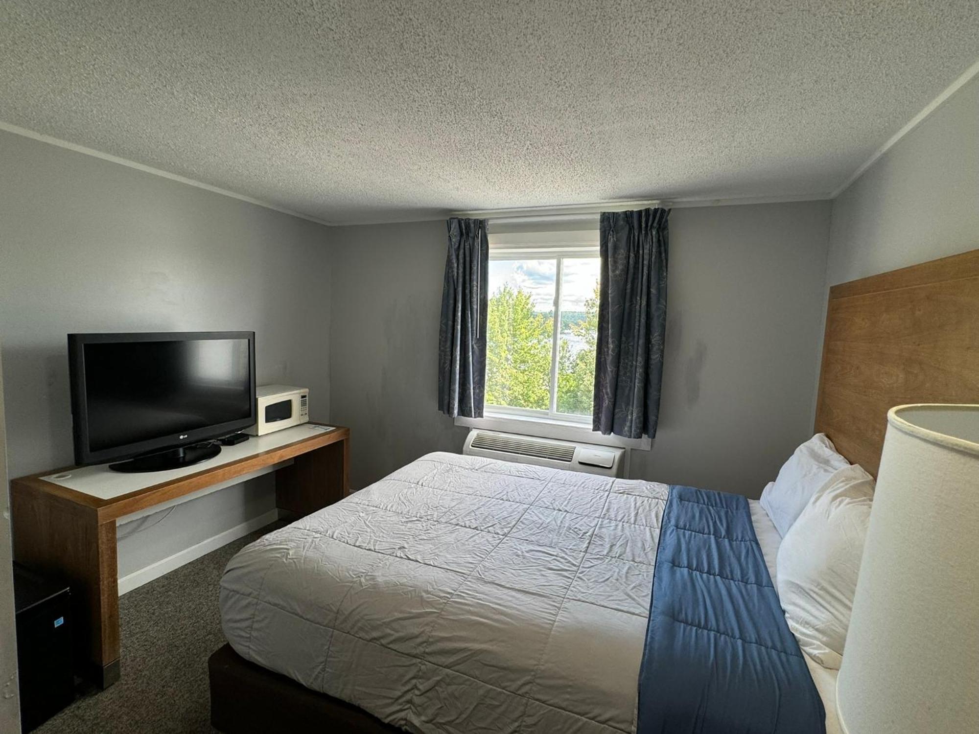 Winnisquam Lake Inn Тилтън Екстериор снимка