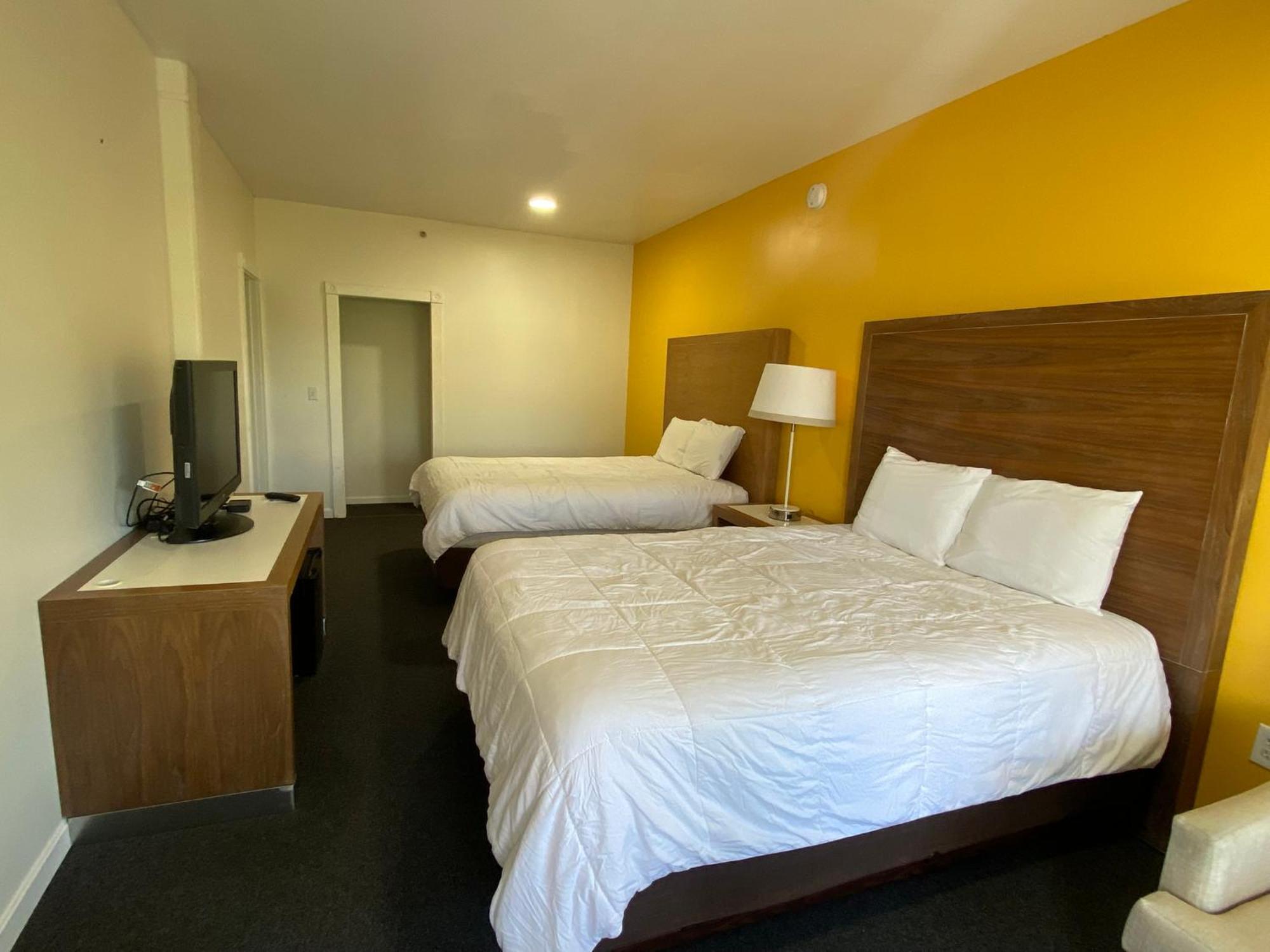 Winnisquam Lake Inn Тилтън Екстериор снимка