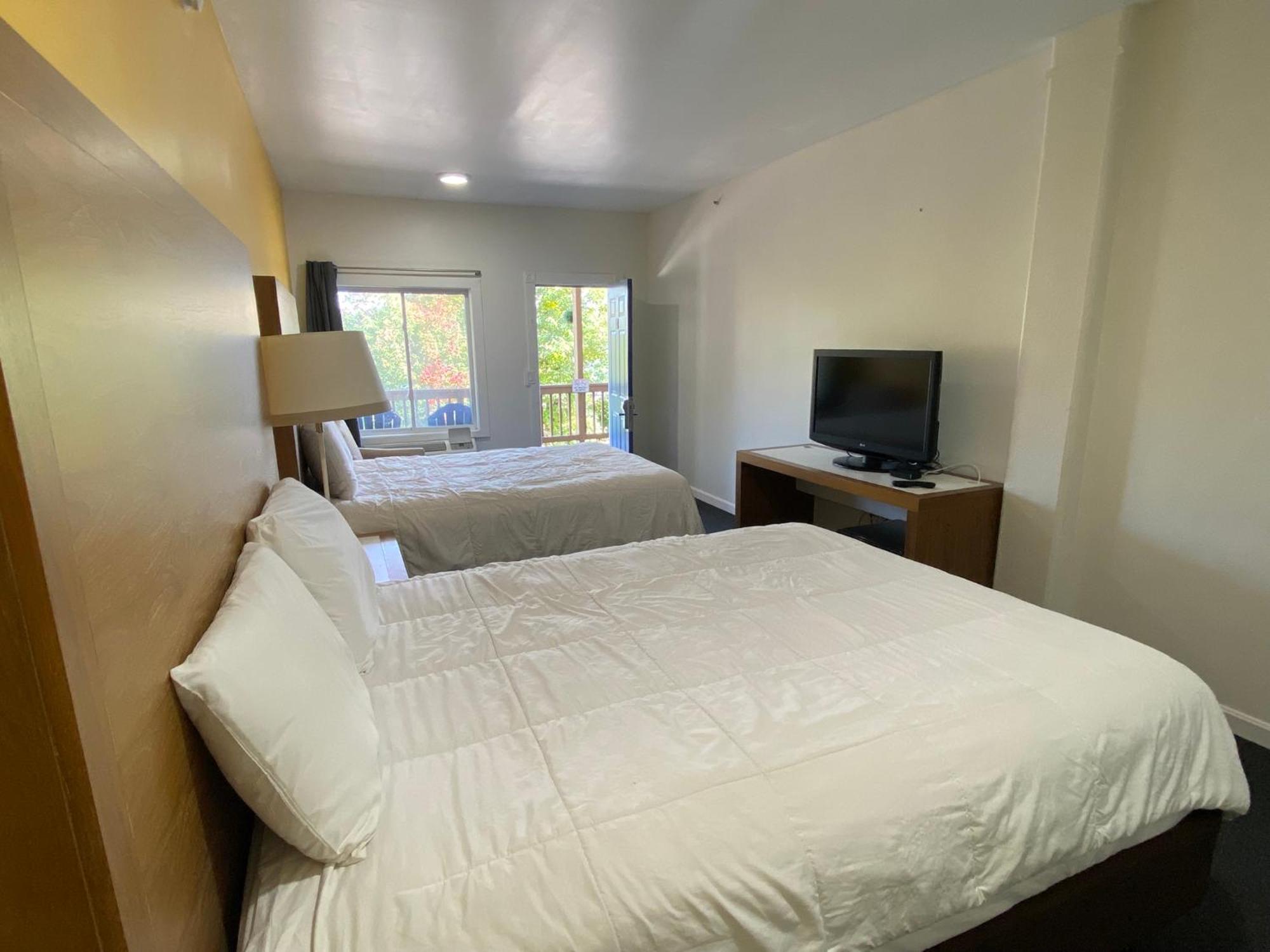 Winnisquam Lake Inn Тилтън Екстериор снимка