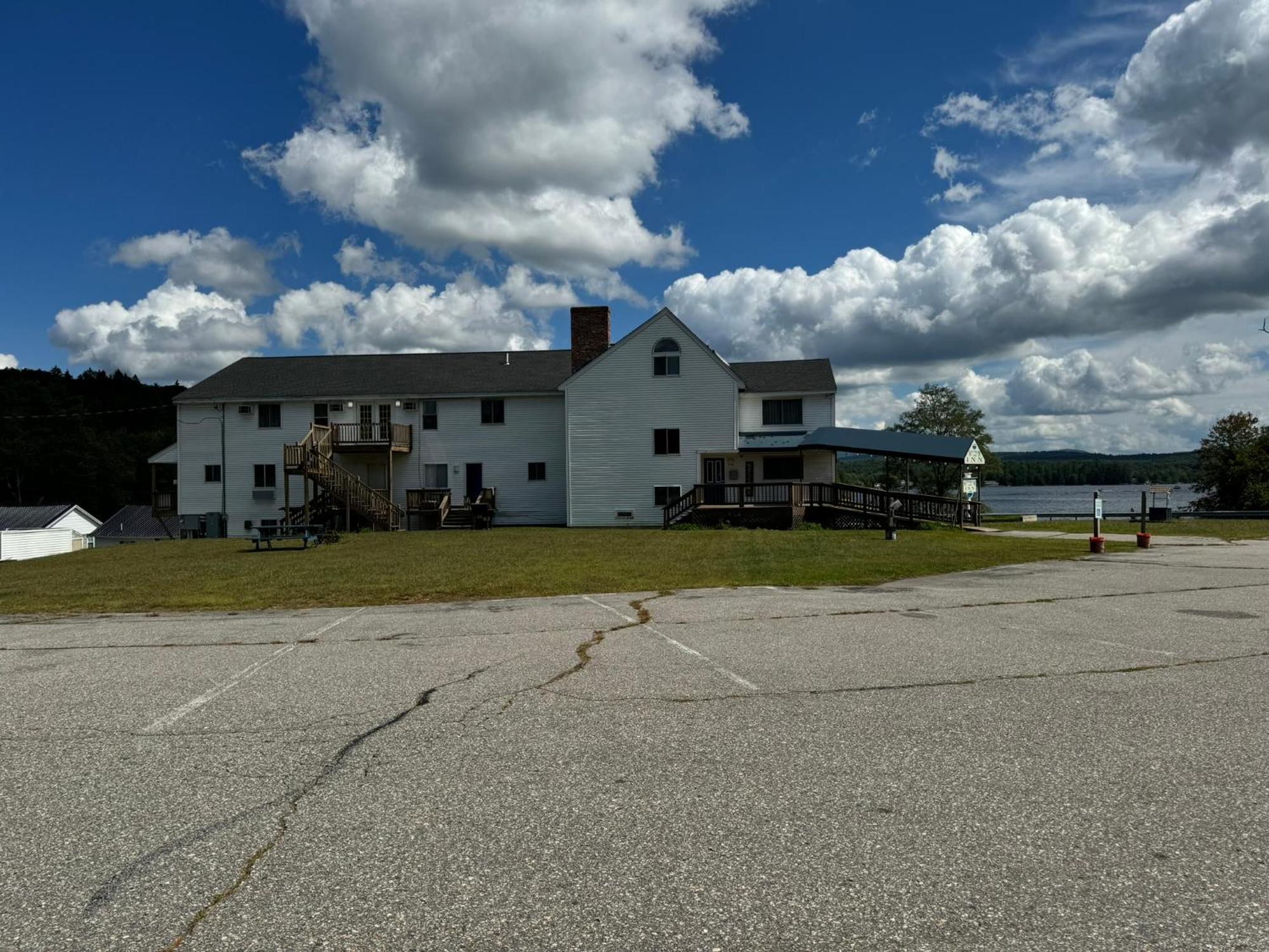 Winnisquam Lake Inn Тилтън Екстериор снимка
